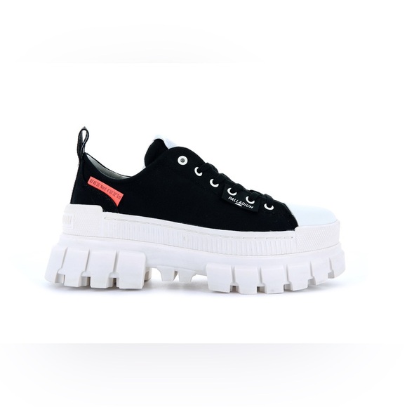 Palladium Black and White REVOLT LO TX | Size 8.5 M runs 1/2 larger | New in Box - Picture 3 of 14